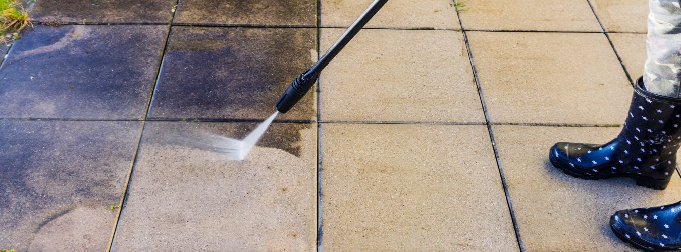 Benefits of Hiring Commercial Pressure Washer